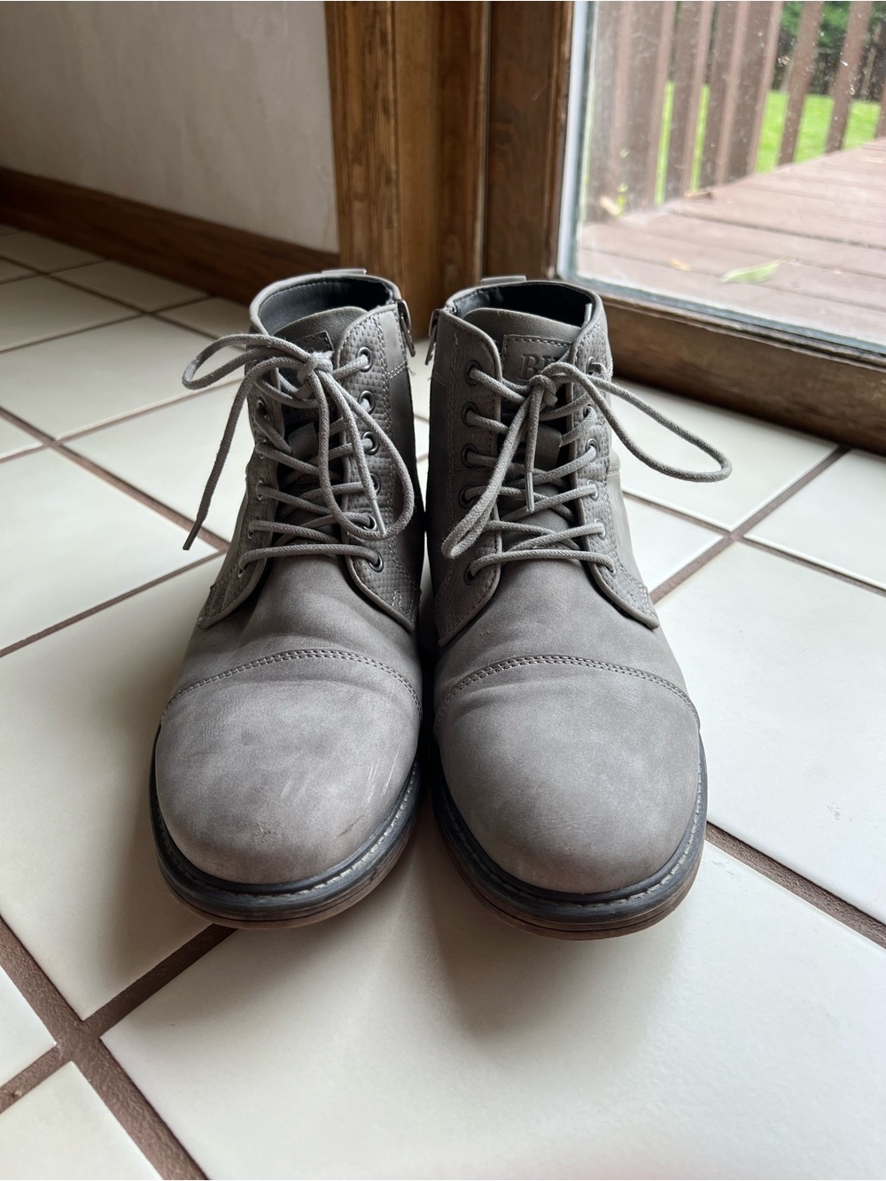 Sz 10 men’s BKE boots